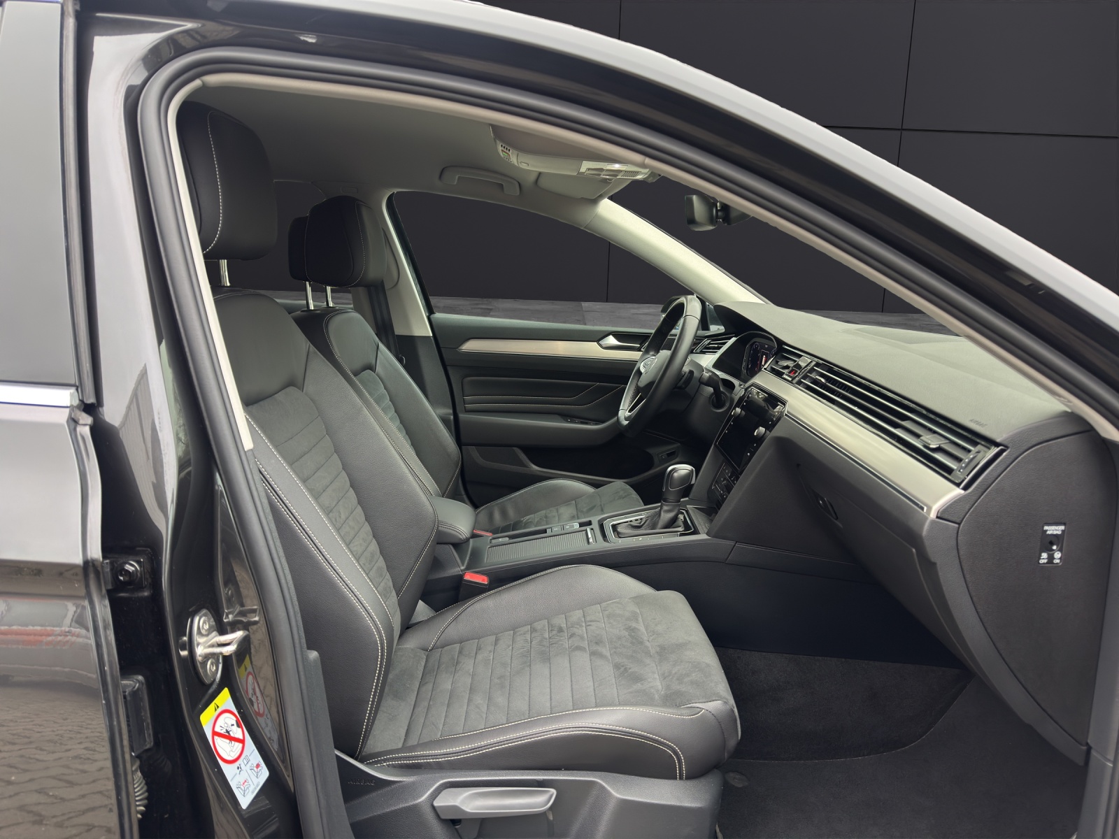 Fahrzeugabbildung Volkswagen Passat Variant Elegance LED Navi SHZ ACC VC beheiz FS