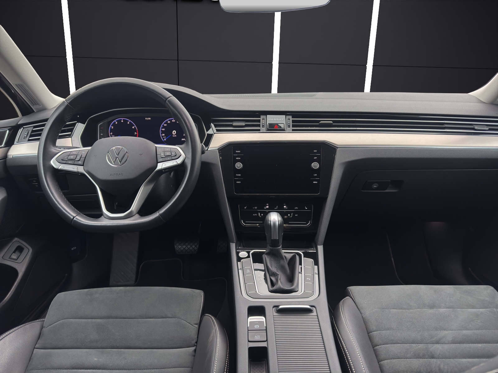 Fahrzeugabbildung Volkswagen Passat Variant Elegance LED Navi SHZ ACC VC beheiz FS