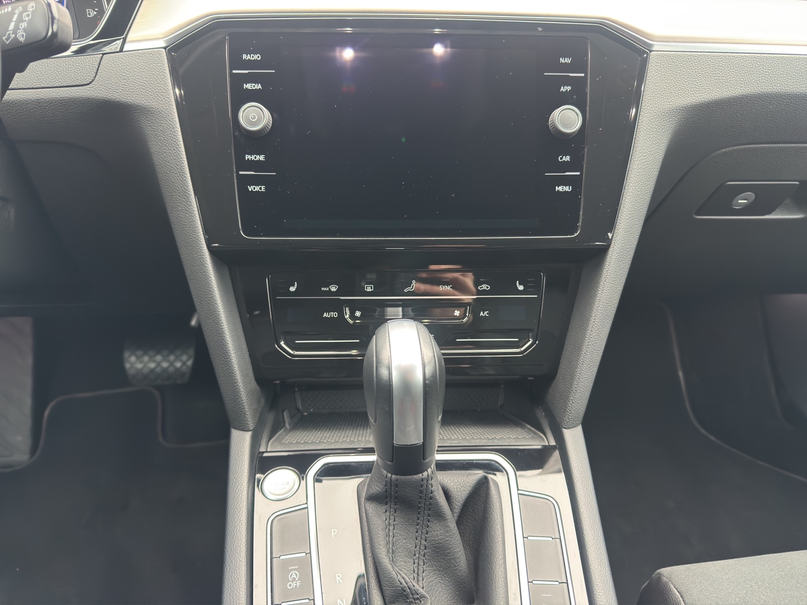 Fahrzeugabbildung Volkswagen Passat Variant Elegance LED Navi SHZ ACC VC beheiz FS