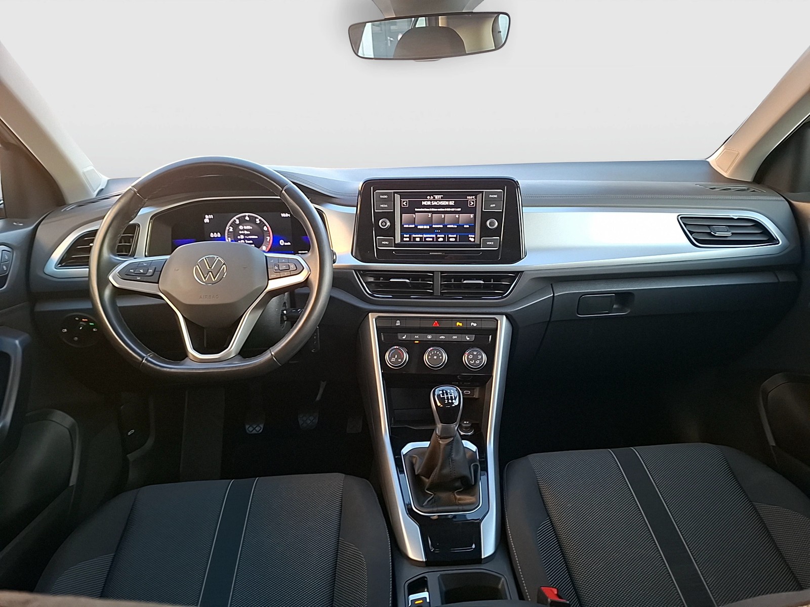 Fahrzeugabbildung Volkswagen T-Roc TSI Life LED CarPlay AID GRA Park-Assist SH