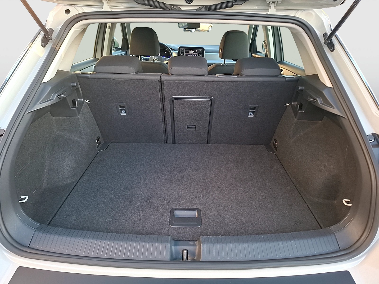 Fahrzeugabbildung Volkswagen T-Roc TSI Life LED CarPlay AID GRA Park-Assist SH