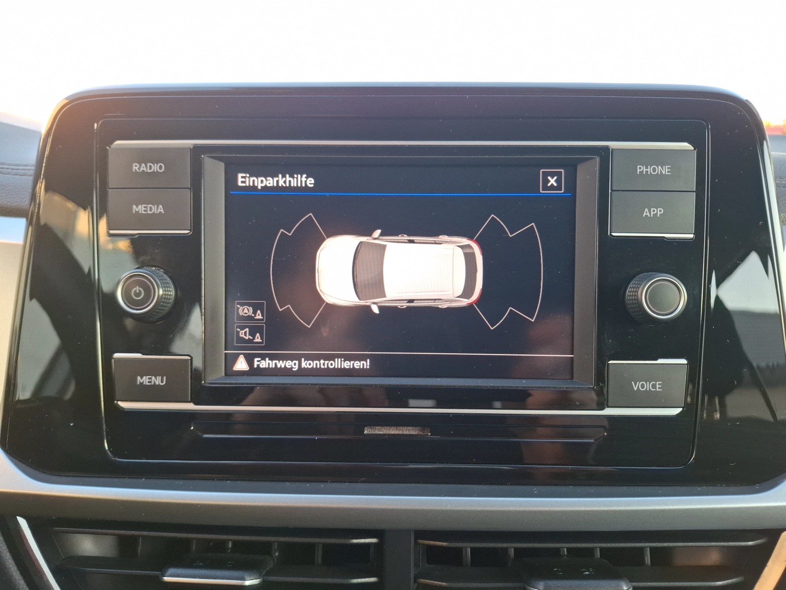 Fahrzeugabbildung Volkswagen T-Roc TSI Life LED CarPlay AID GRA Park-Assist SH