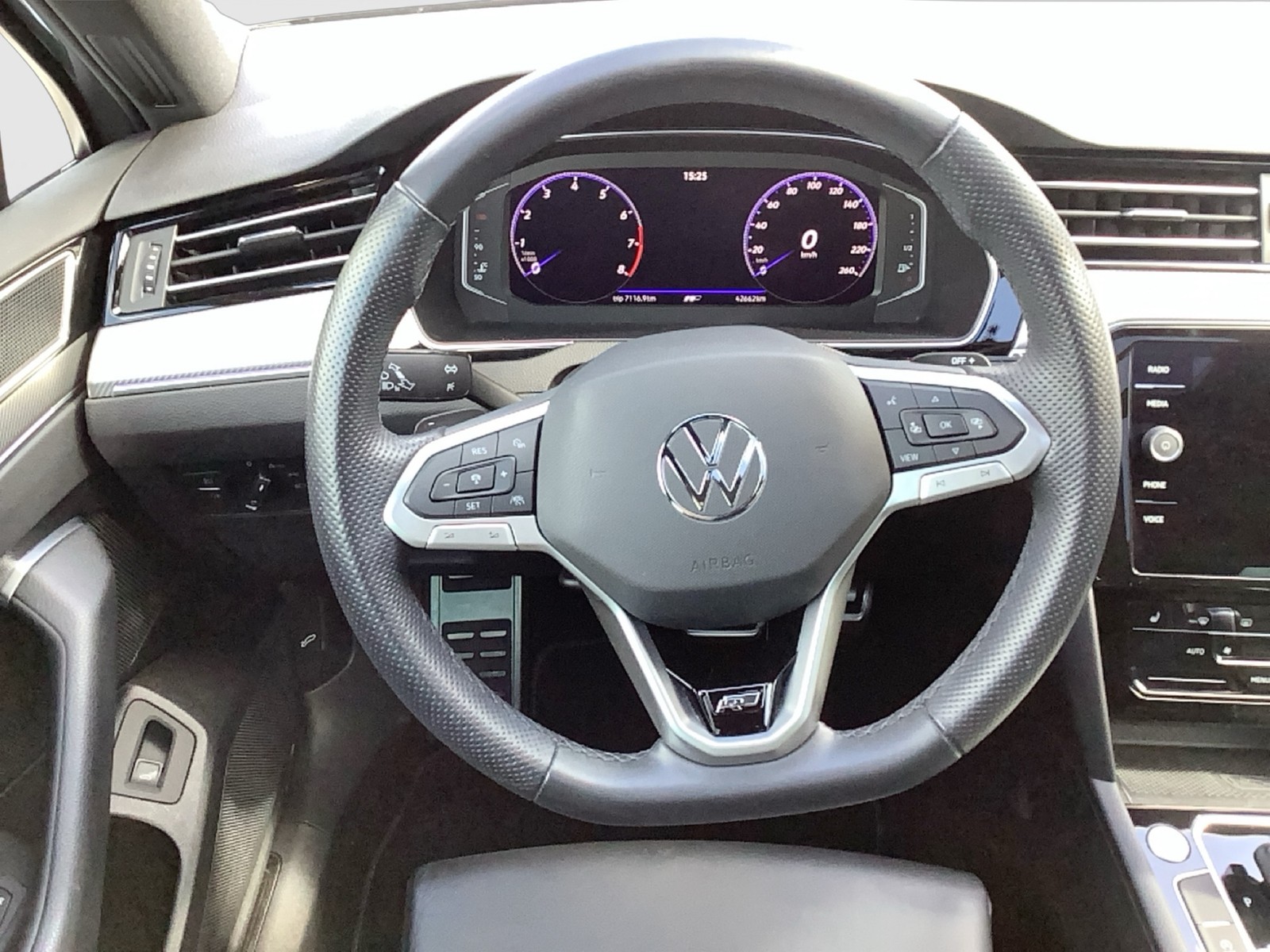 Fahrzeugabbildung Volkswagen Passat Variant TSI R-Line DSG Matrix AHK Navi Leder Pano AID ACC RFK SH 19