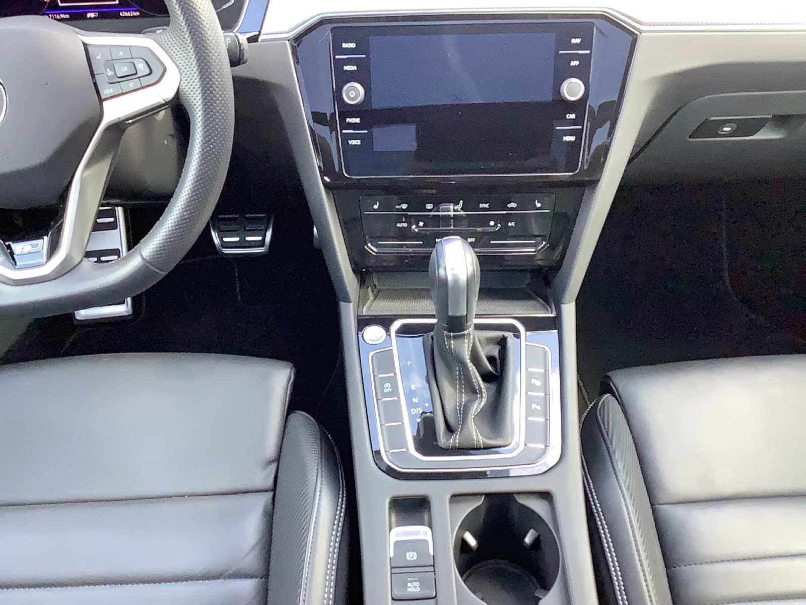 Fahrzeugabbildung Volkswagen Passat Variant TSI R-Line DSG Matrix AHK Navi Leder Pano AID ACC RFK SH 19