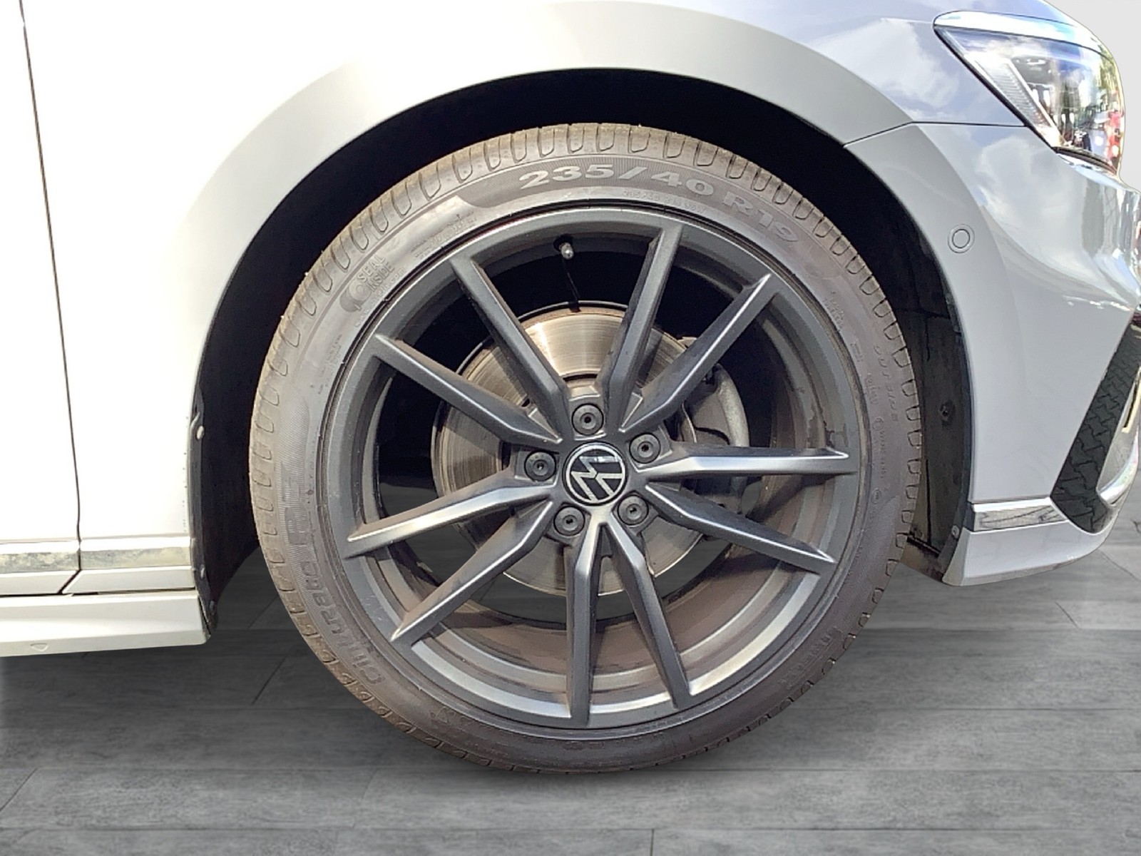 Fahrzeugabbildung Volkswagen Passat Variant TSI R-Line DSG Matrix AHK Navi Leder Pano AID ACC RFK SH 19