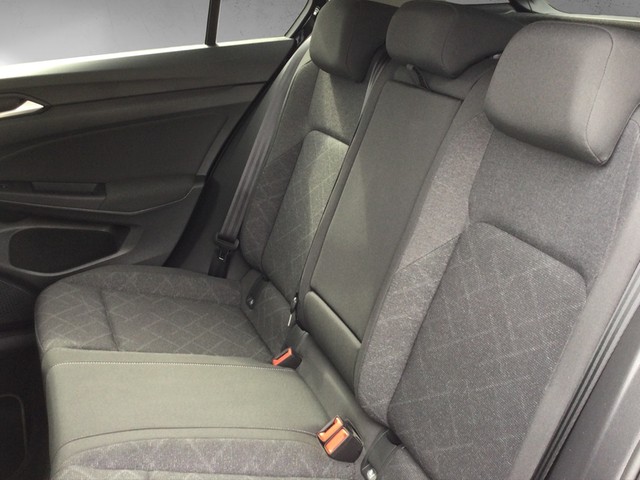 Fahrzeugabbildung Volkswagen Golf VIII TSI Life Standhzg. LED AHK Navi Pano AID ACC SH LM