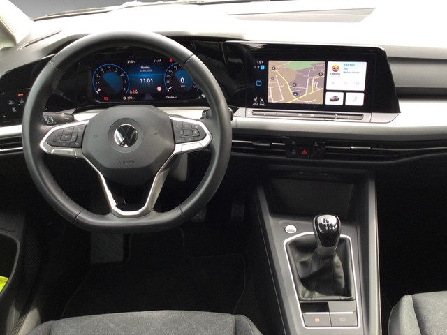 Fahrzeugabbildung Volkswagen Golf VIII TSI Life Standhzg. LED AHK Navi Pano AID ACC SH LM