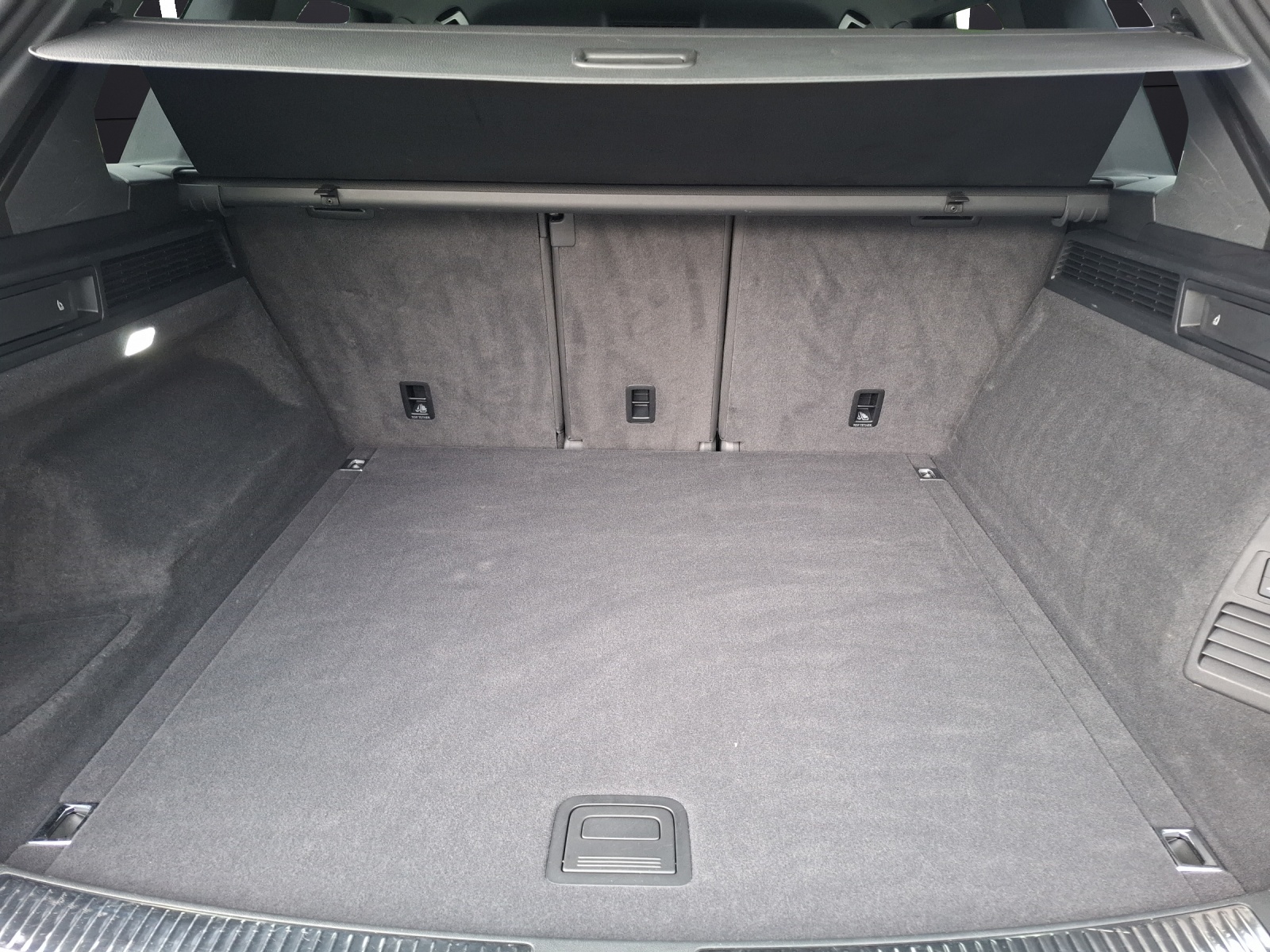 Fahrzeugabbildung Volkswagen Touareg TDI R-Line 4M Standhzg. Matrix AHK Navi Luft Leder AID ACC RFK SH 20