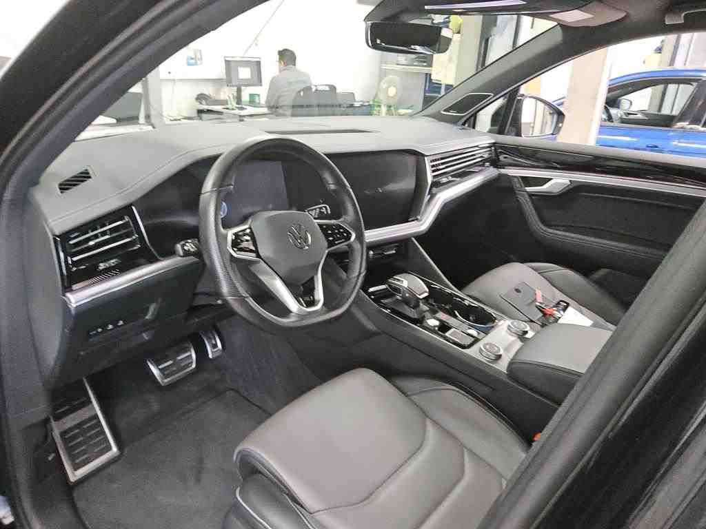 Fahrzeugabbildung Volkswagen Touareg TDI R-Line 4M Standhzg. Matrix AHK Navi Luft Leder AID ACC RFK SH 20