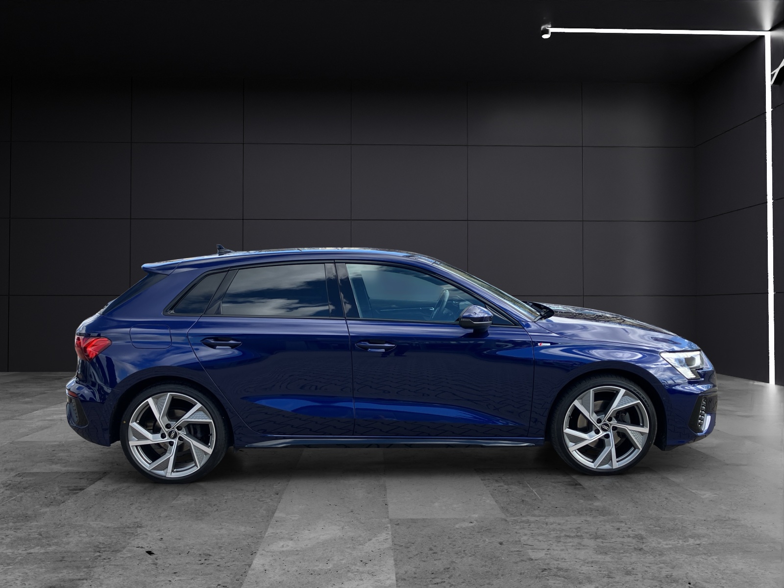 Fahrzeugabbildung Audi A3 Sportback 35 TFSI S line Matrix HUD ACC SHZ