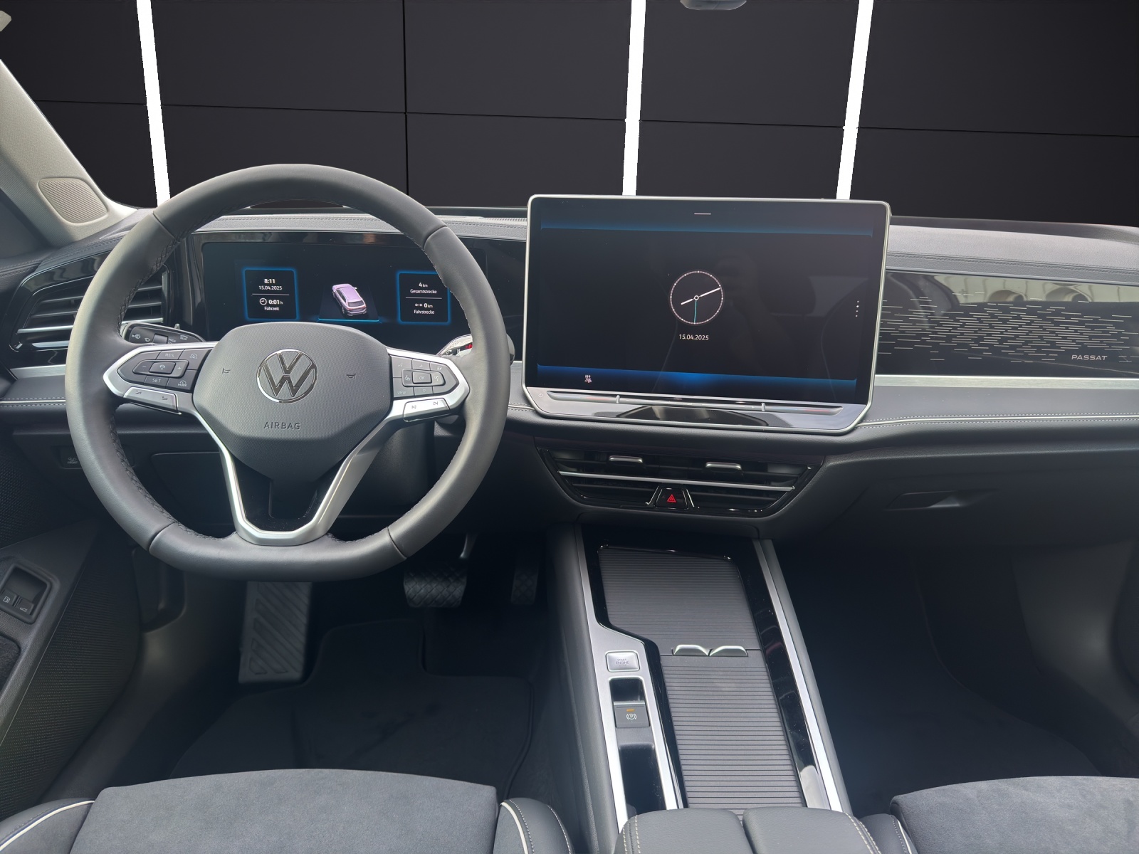Fahrzeugabbildung Volkswagen Passat Variant 1.5 TSI eHybrid 150 kW Elegance AHZV IQ.LIGHT ACC DAB*