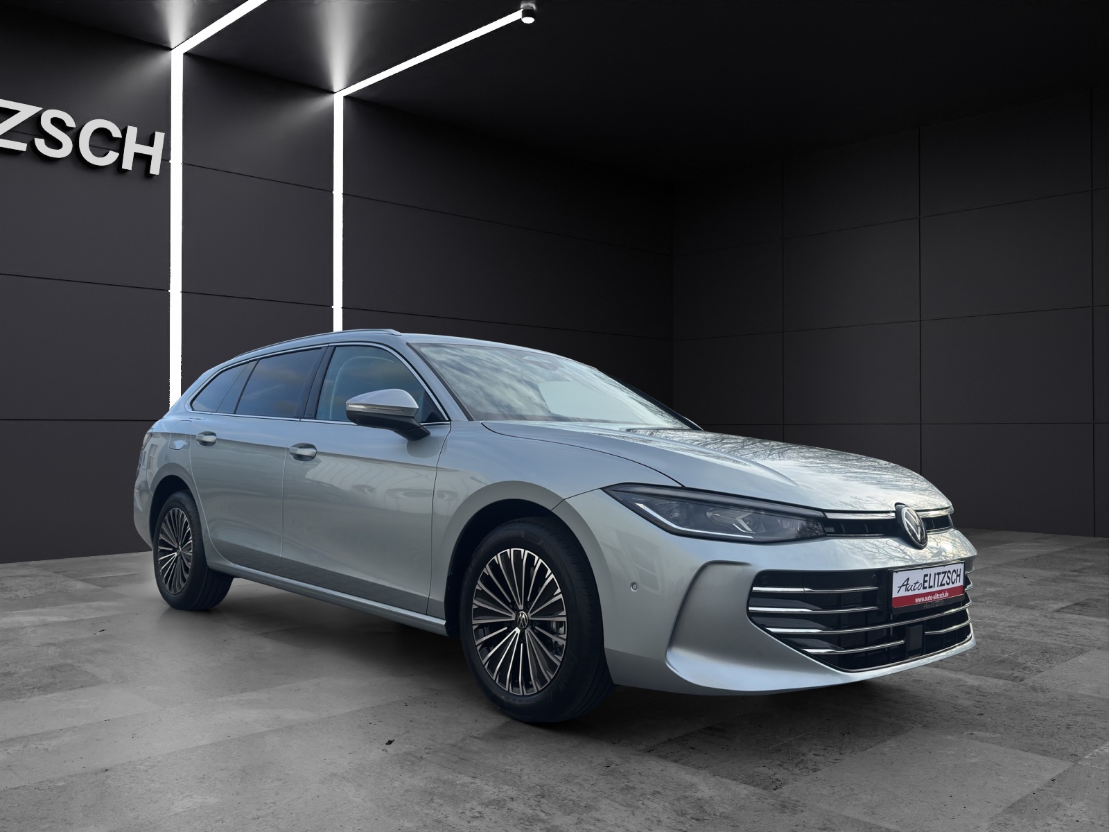 Fahrzeugabbildung Volkswagen Passat Variant 1.5 TSI eHybrid 150 kW Elegance AHZV IQ.LIGHT ACC DAB*