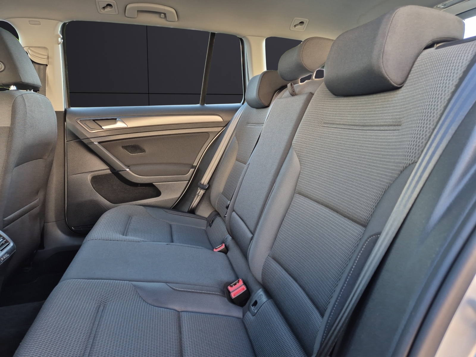 Fahrzeugabbildung Volkswagen Golf VII Variant TSI Comfortline Navi Climatronic PDC SH LM