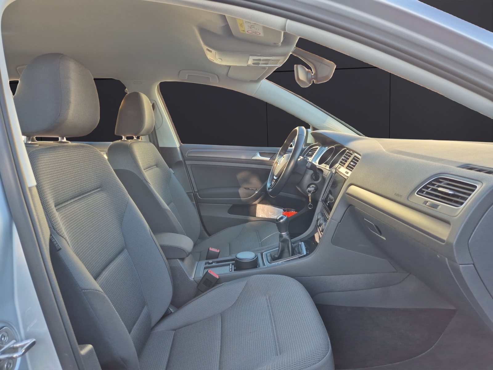 Fahrzeugabbildung Volkswagen Golf VII Variant TSI Comfortline Navi Climatronic PDC SH LM