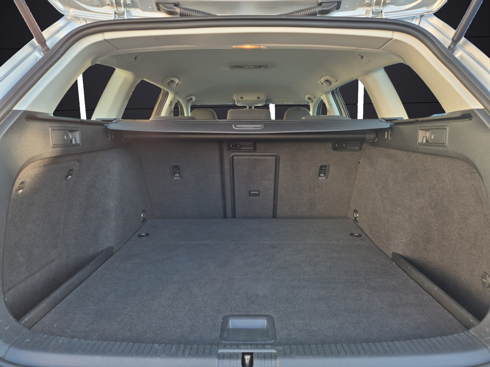 Fahrzeugabbildung Volkswagen Golf VII Variant TSI Comfortline Navi Climatronic PDC SH LM