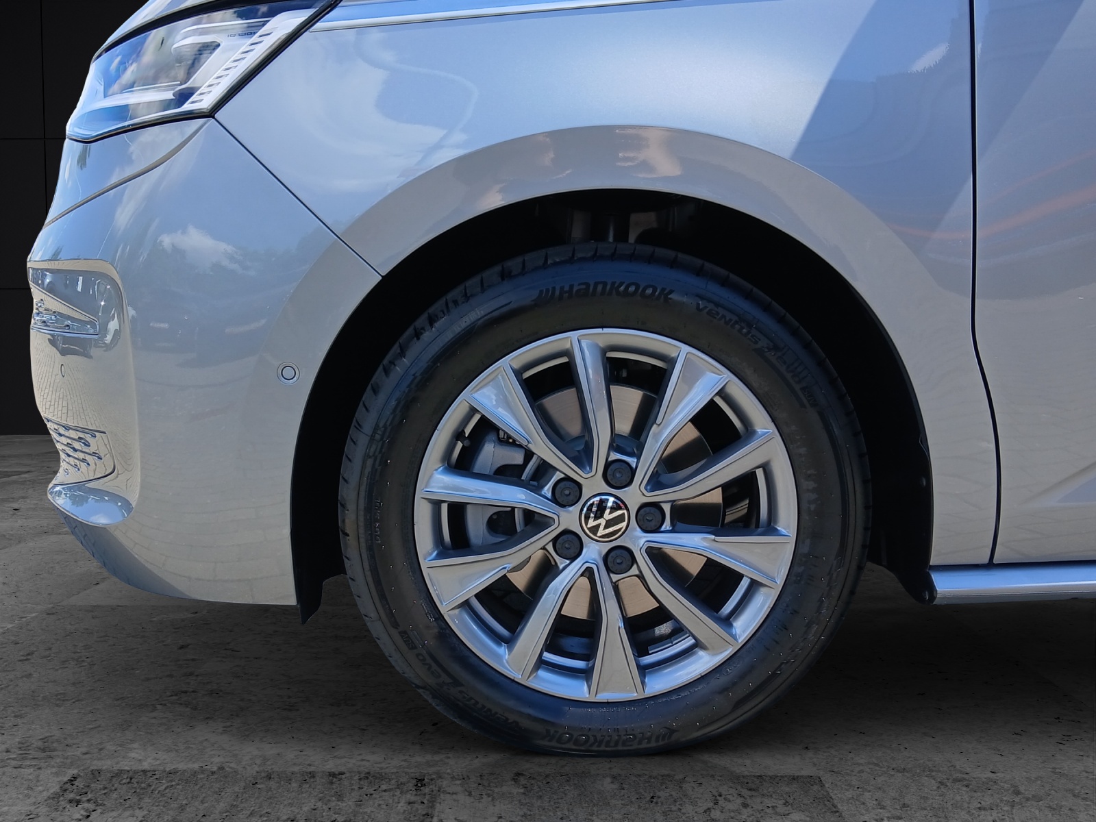 Fahrzeugabbildung Volkswagen T7 Multivan eHybrid Style LR 4MOT DSG LED NAVI AREA VIEW ACC
