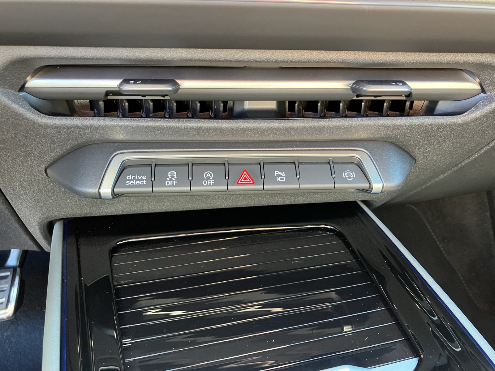 Fahrzeugabbildung Audi Q3 TFSI S tronic MATRIX S line AREA VIEW