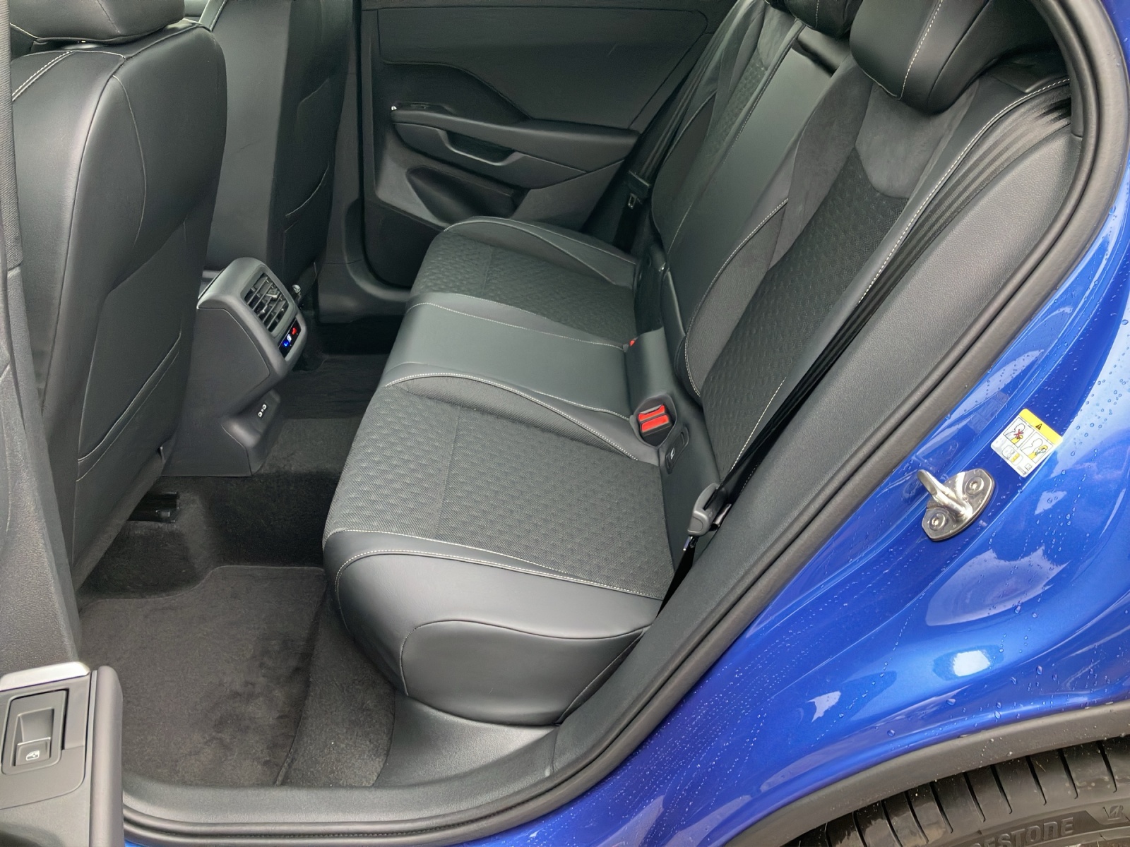 Fahrzeugabbildung Volkswagen T-Roc R-Line TSI DSG ACC SH 360° AppConnect DAB+ Navi