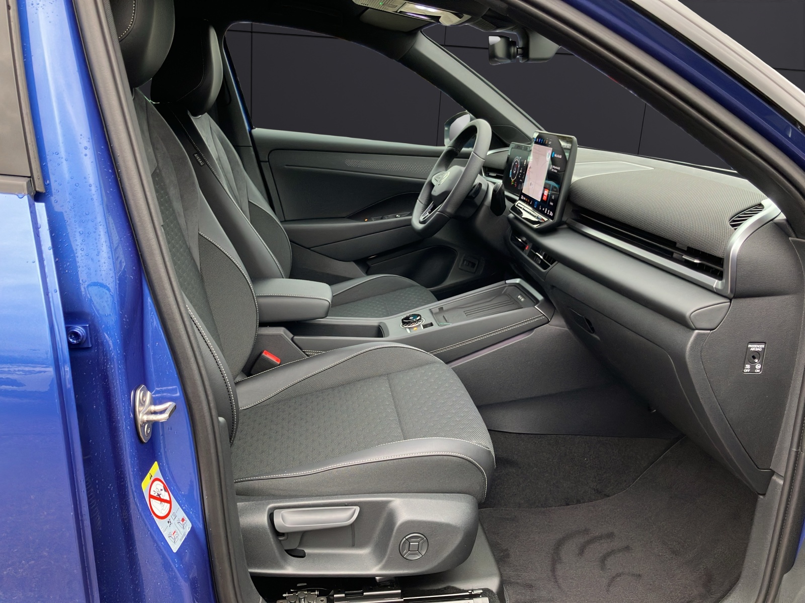 Fahrzeugabbildung Volkswagen T-Roc R-Line TSI DSG ACC SH 360° AppConnect DAB+ Navi