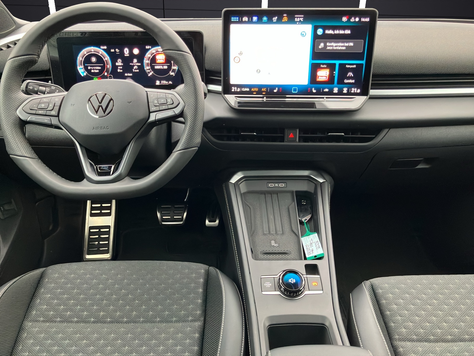 Fahrzeugabbildung Volkswagen T-Roc R-Line TSI DSG ACC SH 360° AppConnect DAB+ Navi