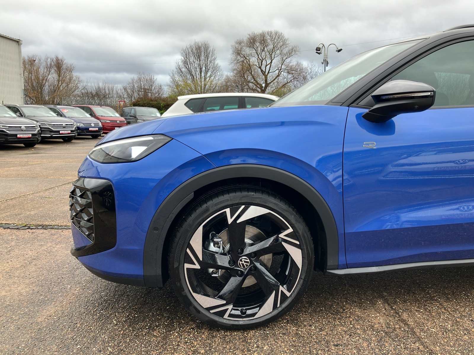 Fahrzeugabbildung Volkswagen T-Roc R-Line TSI DSG ACC SH 360° AppConnect DAB+ Navi