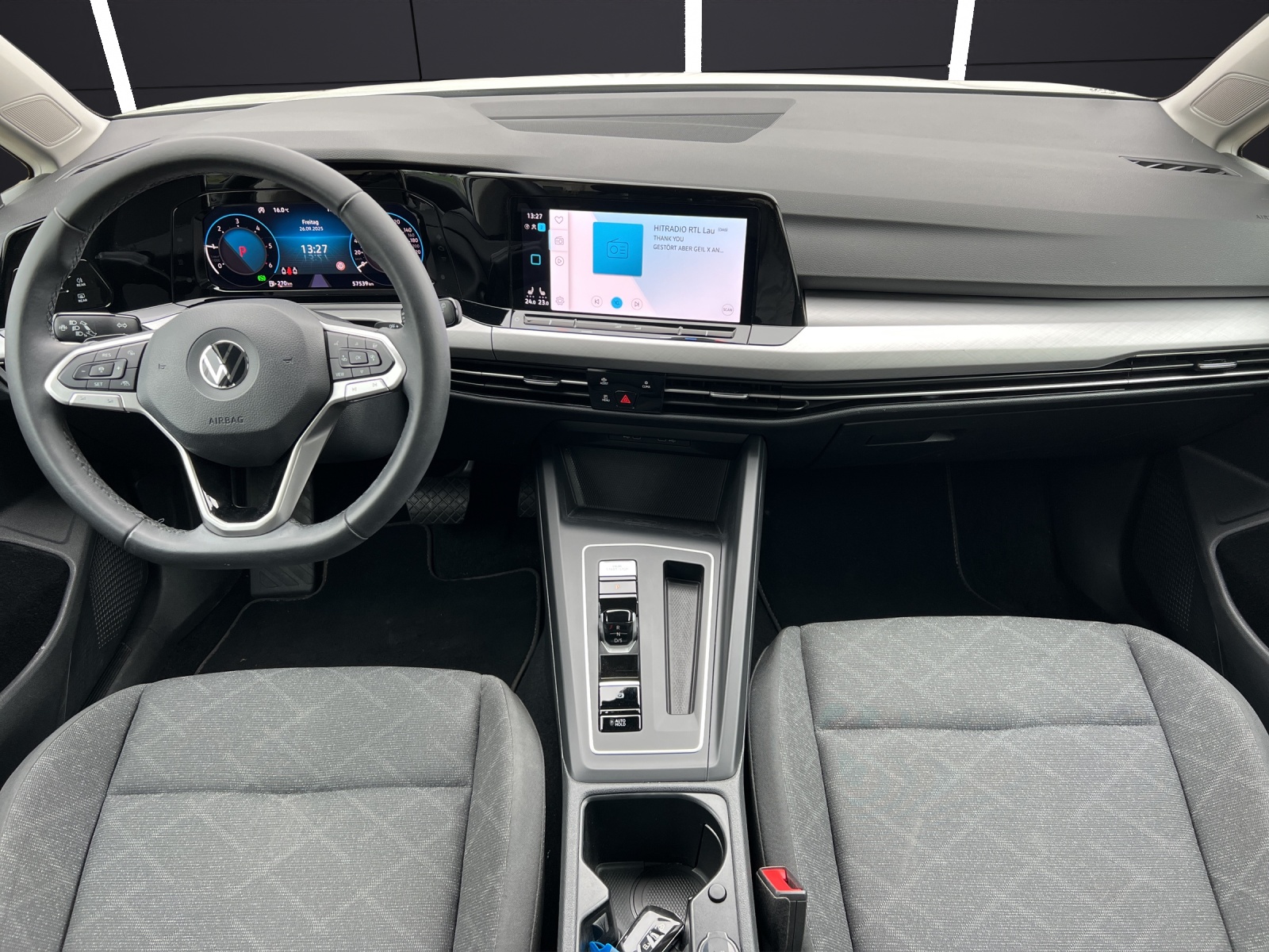 Fahrzeugabbildung Volkswagen Golf VIII Business TDI DSG LED ACC SHZ PDC Navi Klima