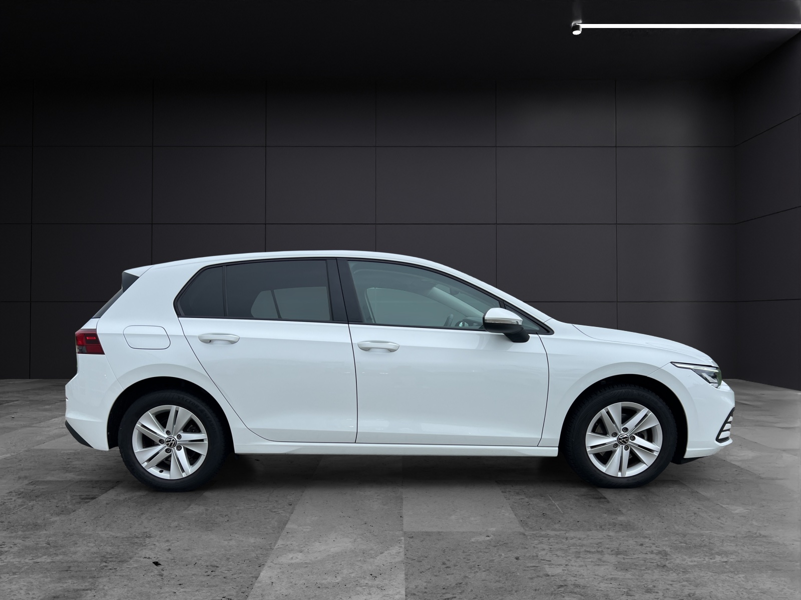 Fahrzeugabbildung Volkswagen Golf VIII Business TDI DSG LED ACC SHZ PDC Navi Klima