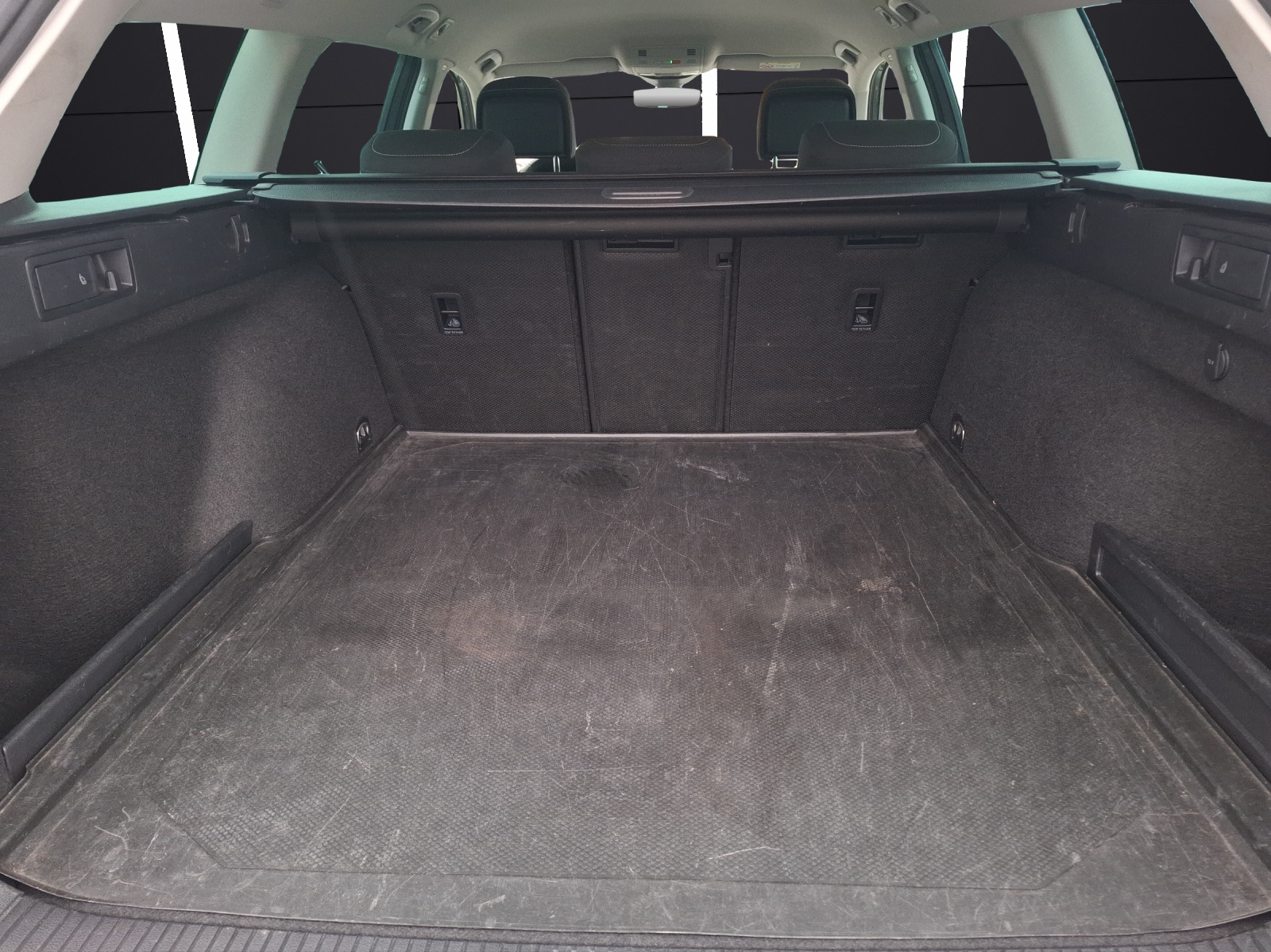 Fahrzeugabbildung Volkswagen Passat Variant TSI Business DSG Matrix Navi AID ACC RFK SH