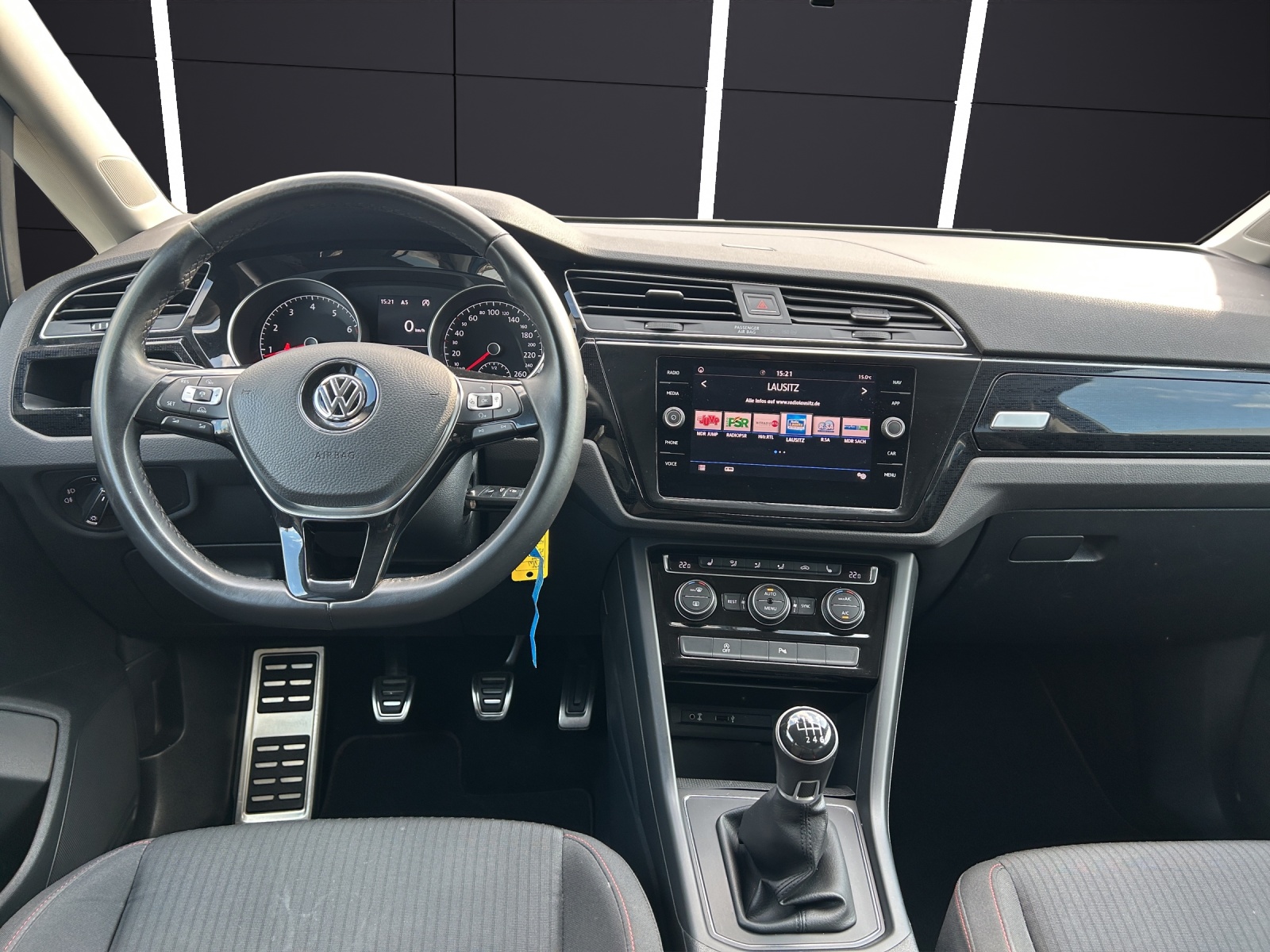 Fahrzeugabbildung Volkswagen Touran SOUND NAVI ACC RFK