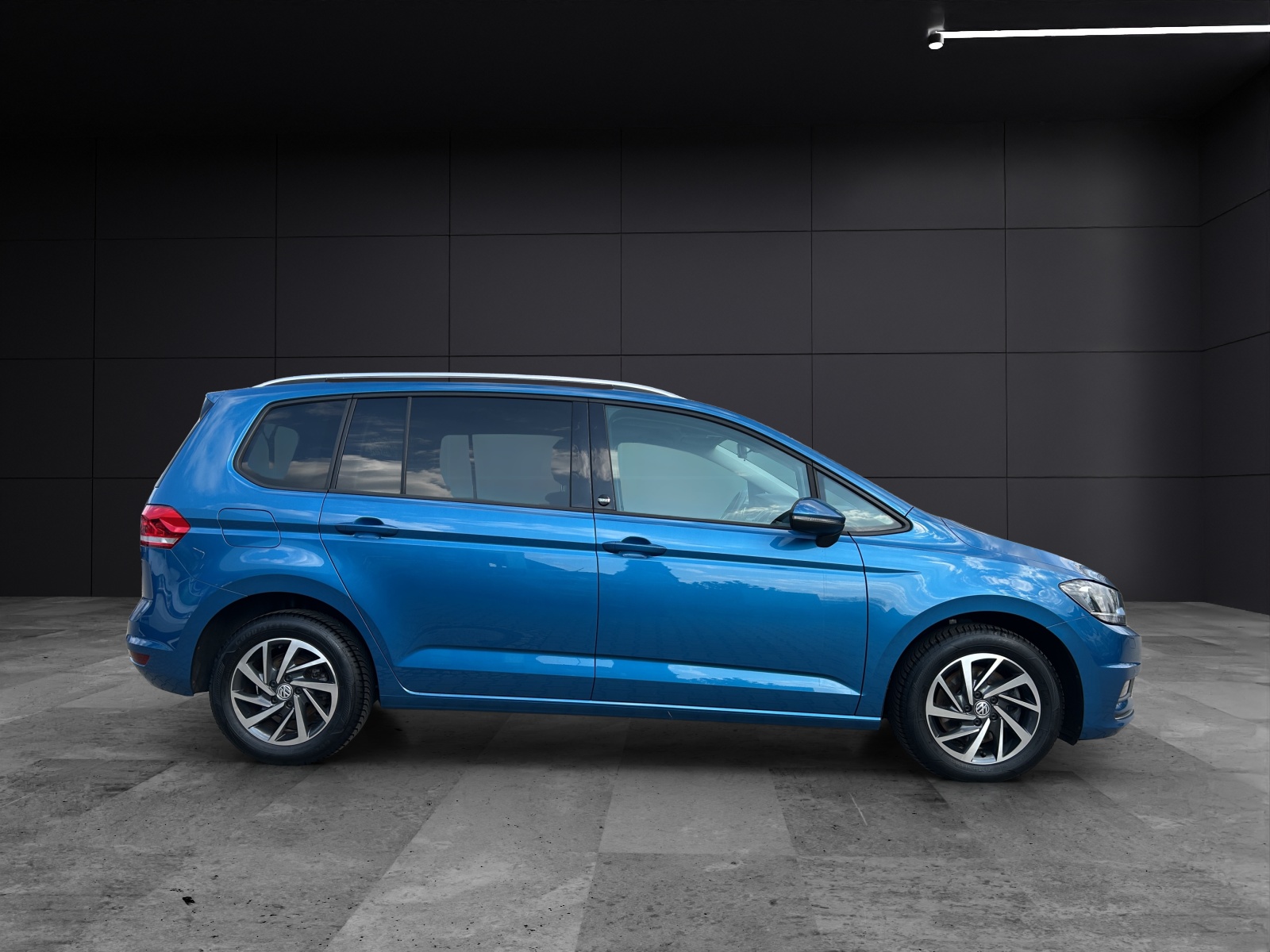 Fahrzeugabbildung Volkswagen Touran SOUND NAVI ACC RFK