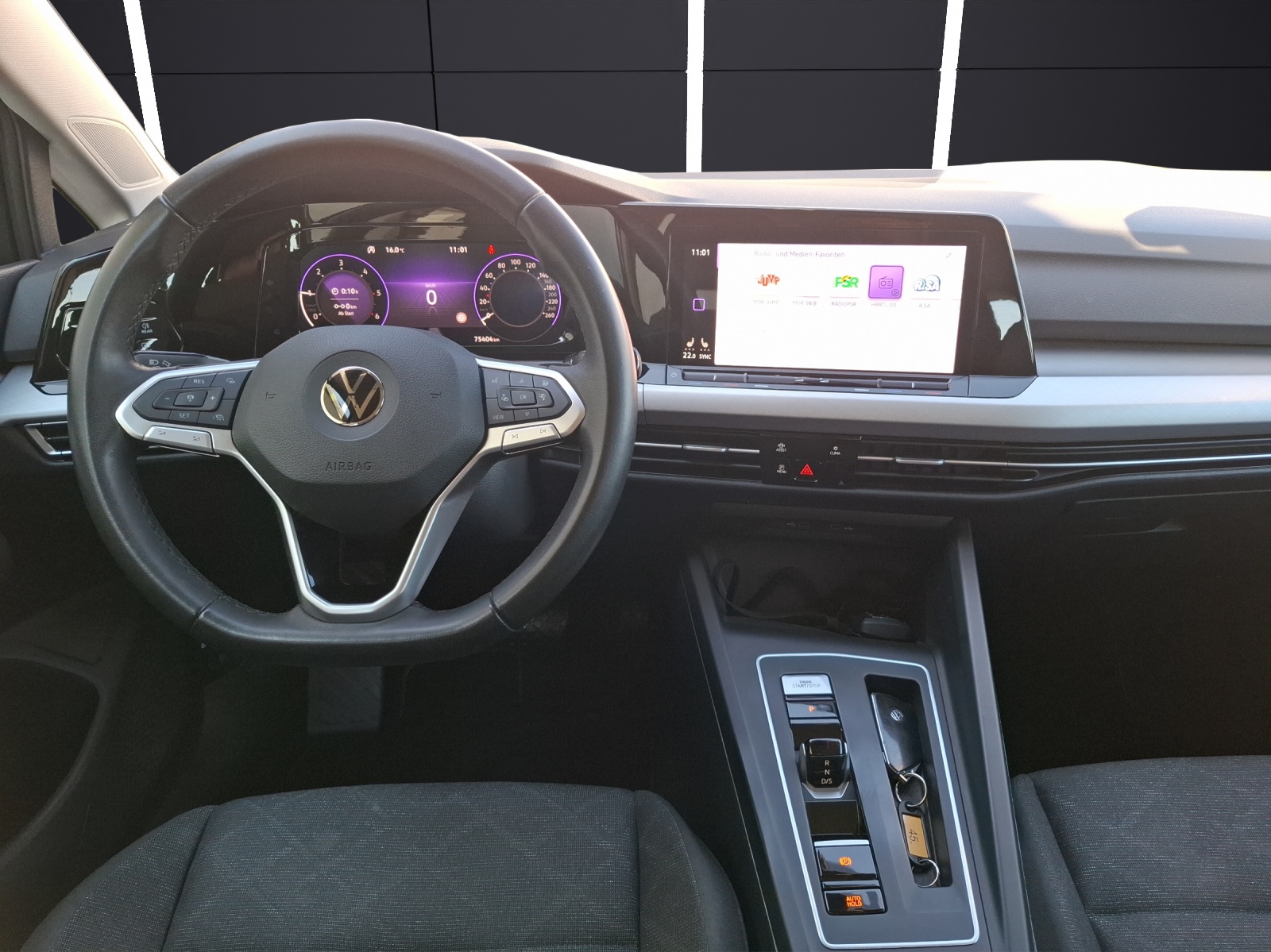 Fahrzeugabbildung Volkswagen Golf VIII TDI Life DSG LED Navi AID ACC PDC SH LM
