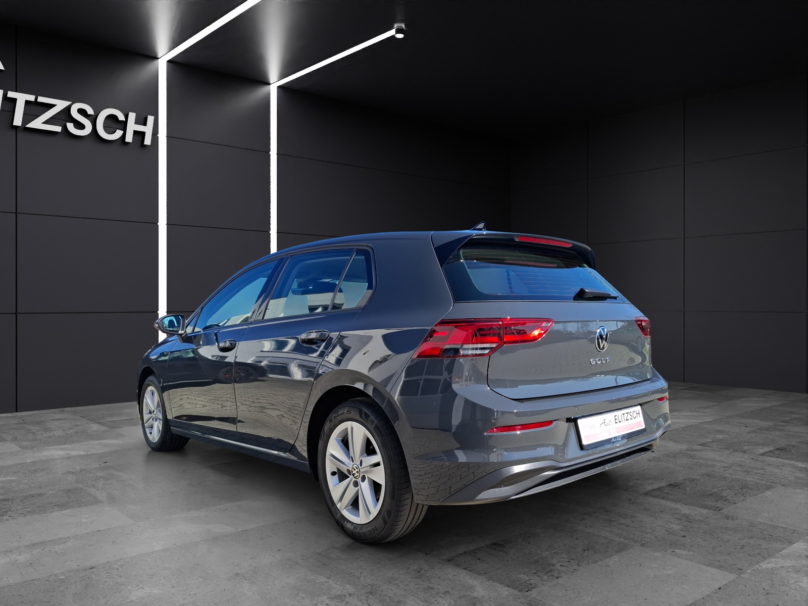 Fahrzeugabbildung Volkswagen Golf VIII TDI Life DSG LED Navi AID ACC PDC SH LM