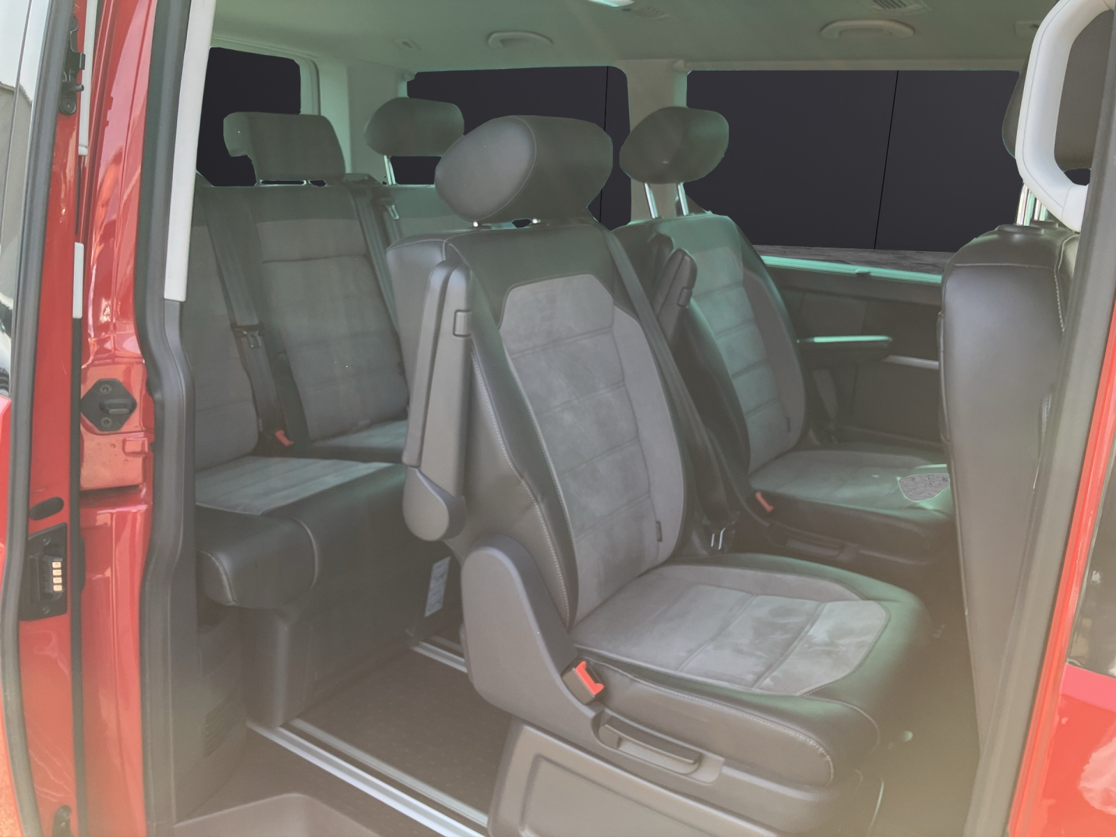 Fahrzeugabbildung Volkswagen T6 Multivan T6.1 Gen Six TDI LED ACC AHK SH PDC AppConnect Navi Klima