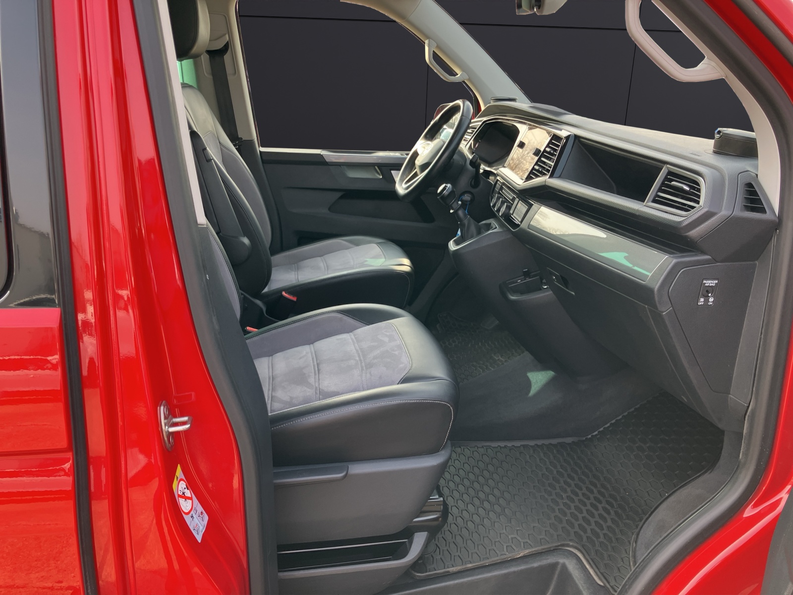 Fahrzeugabbildung Volkswagen T6 Multivan T6.1 Gen Six TDI LED ACC AHK SH PDC AppConnect Navi Klima