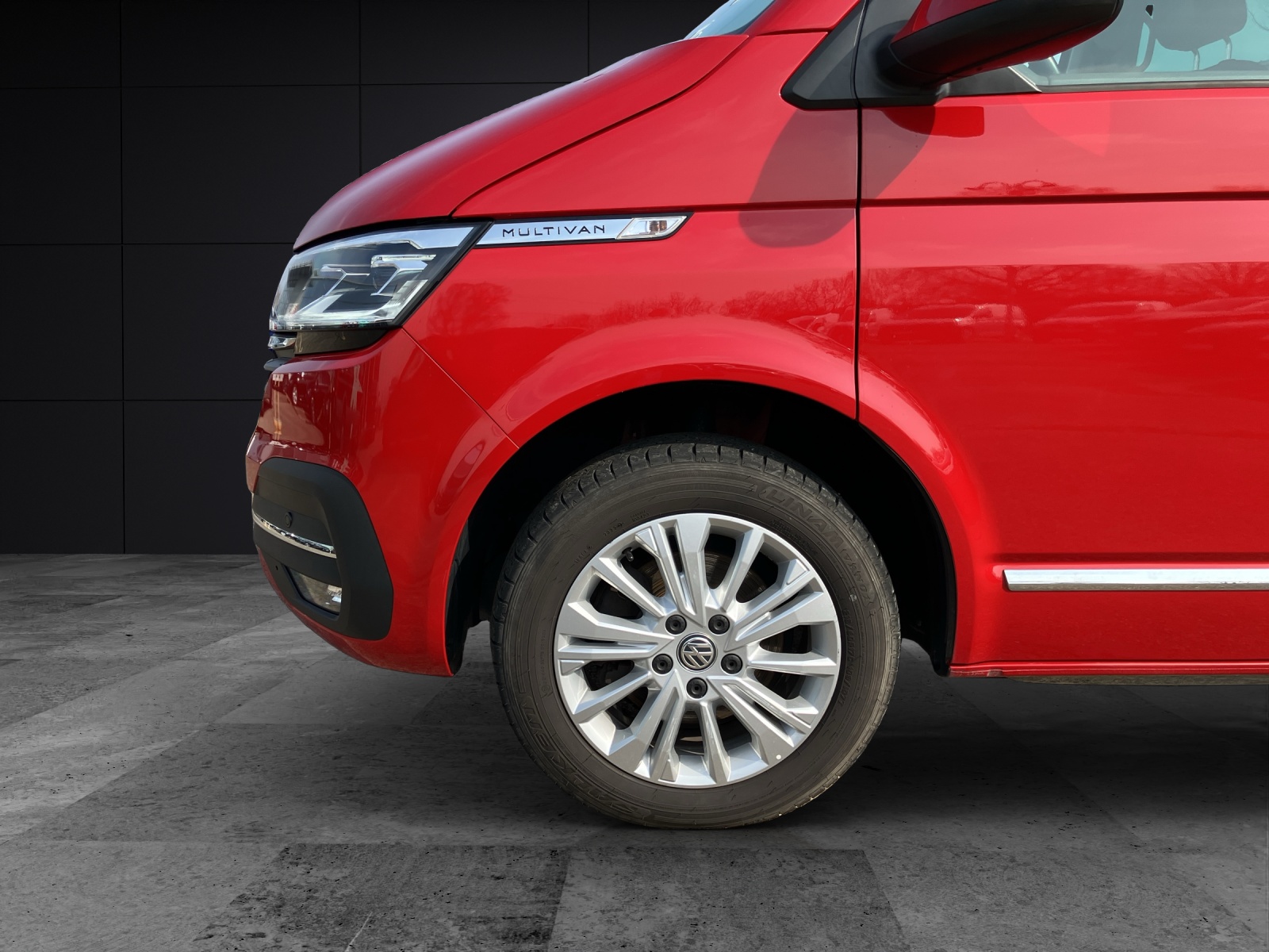 Fahrzeugabbildung Volkswagen T6 Multivan T6.1 Gen Six TDI LED ACC AHK SH PDC AppConnect Navi Klima