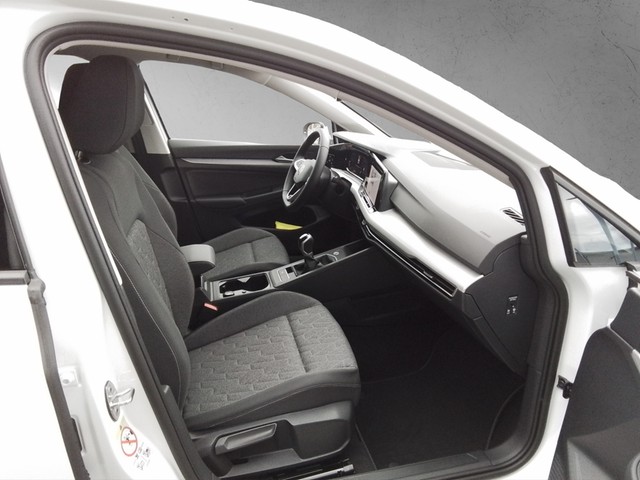 Fahrzeugabbildung Volkswagen Golf VIII Move Climatronic Kamera LED SH