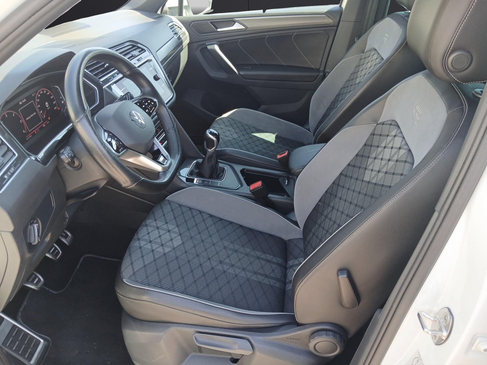 Fahrzeugabbildung Volkswagen Tiguan TDI R-Line FAHRSCHULE