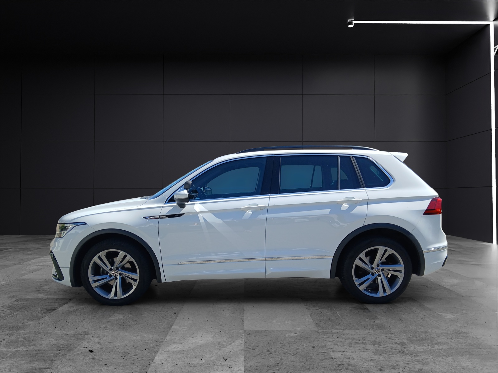 Fahrzeugabbildung Volkswagen Tiguan TDI R-Line FAHRSCHULE
