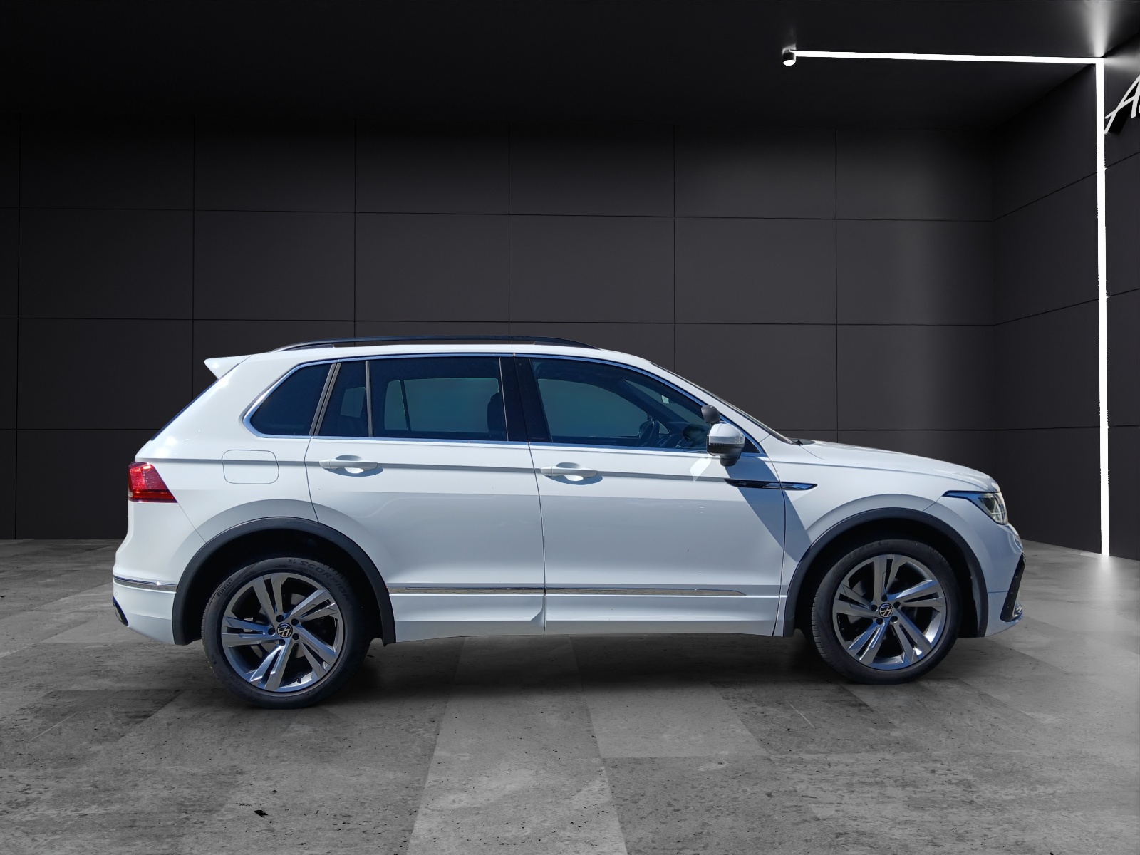 Fahrzeugabbildung Volkswagen Tiguan TDI R-Line FAHRSCHULE