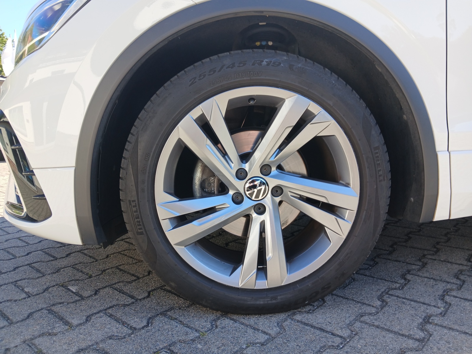 Fahrzeugabbildung Volkswagen Tiguan TDI R-Line FAHRSCHULE