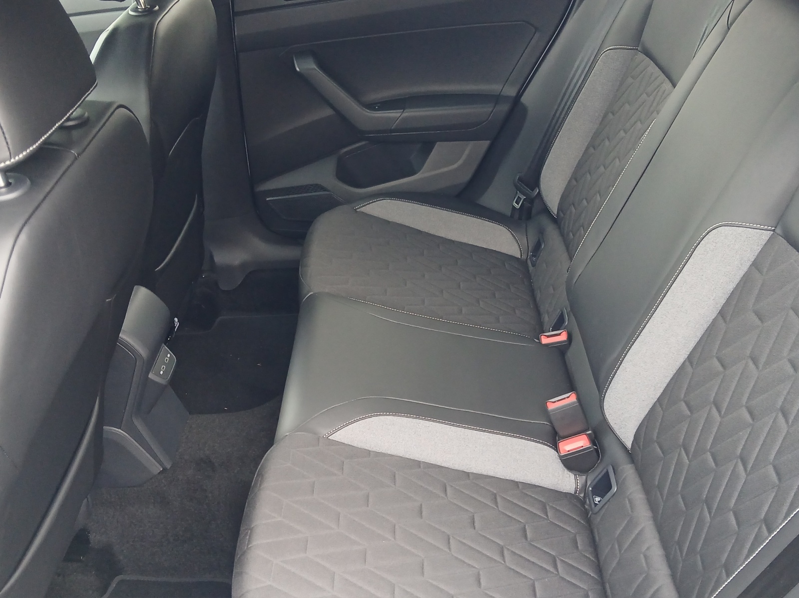 Fahrzeugabbildung Volkswagen Polo Energy LED NAVI DAB ACC