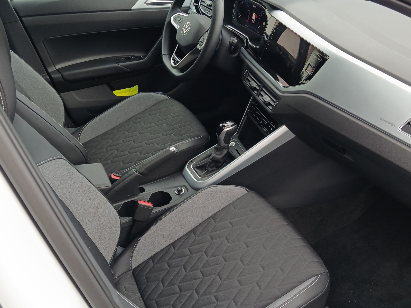 Fahrzeugabbildung Volkswagen Polo Energy LED NAVI DAB ACC