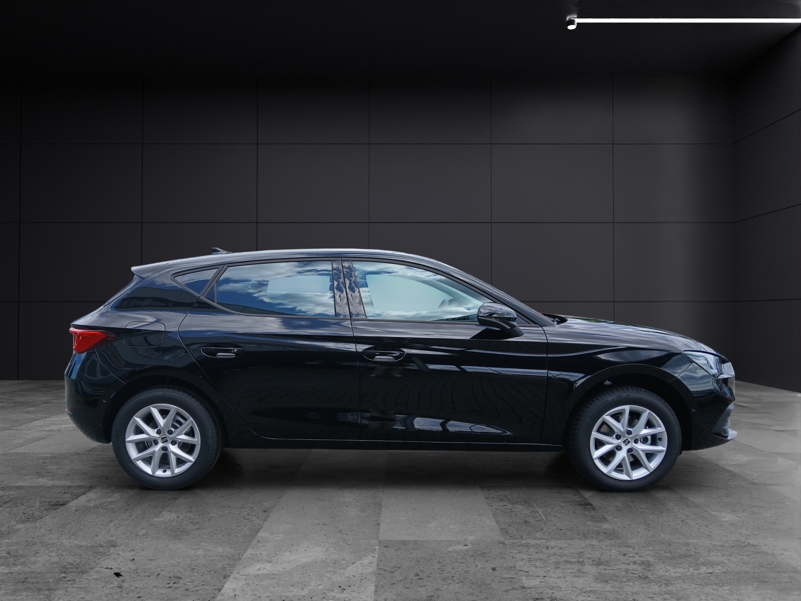 Fahrzeugabbildung SEAT Leon eTSI Road Edition LED Navi DAB
