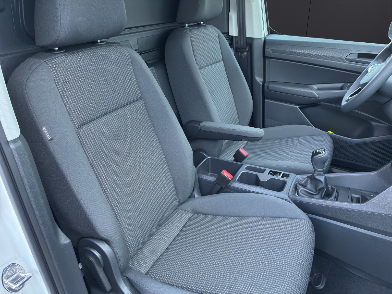 Fahrzeugabbildung Volkswagen Caddy Cargo TDI 75 kW AHZV FlügeltürAppConnect PDC-hinten