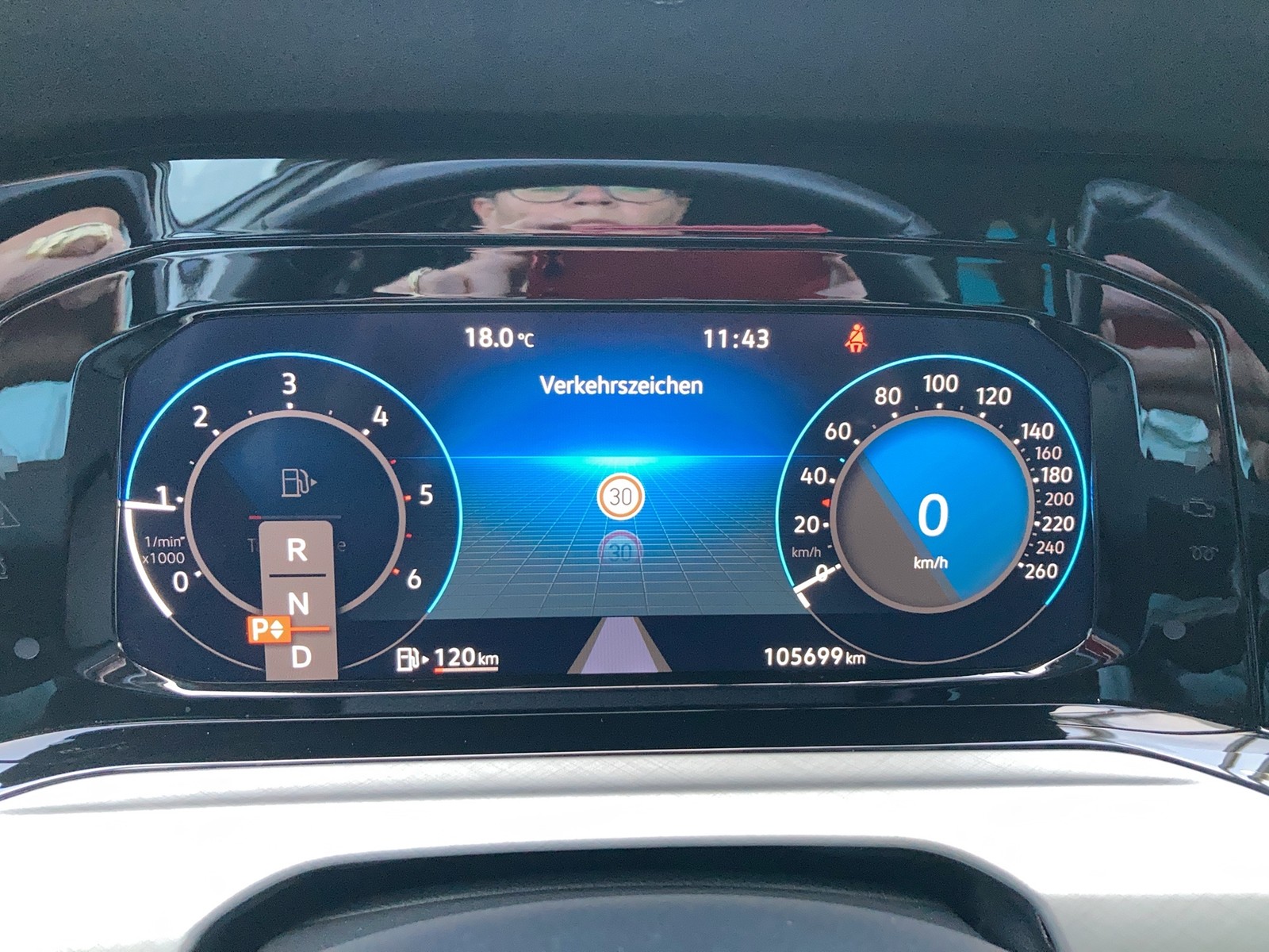 Fahrzeugabbildung Volkswagen Golf VIII Variant TDI Life DSG LED Navi ACC PDC