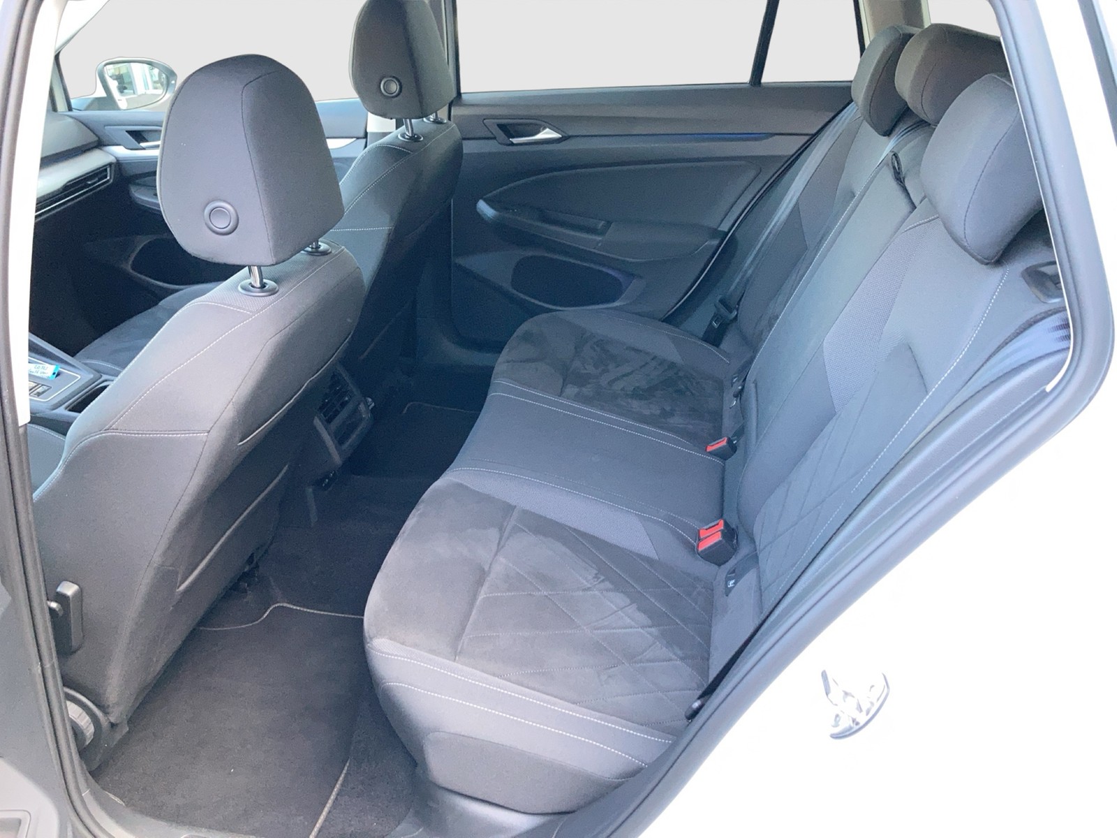 Fahrzeugabbildung Volkswagen Golf VIII Variant TDI Life DSG LED Navi ACC PDC