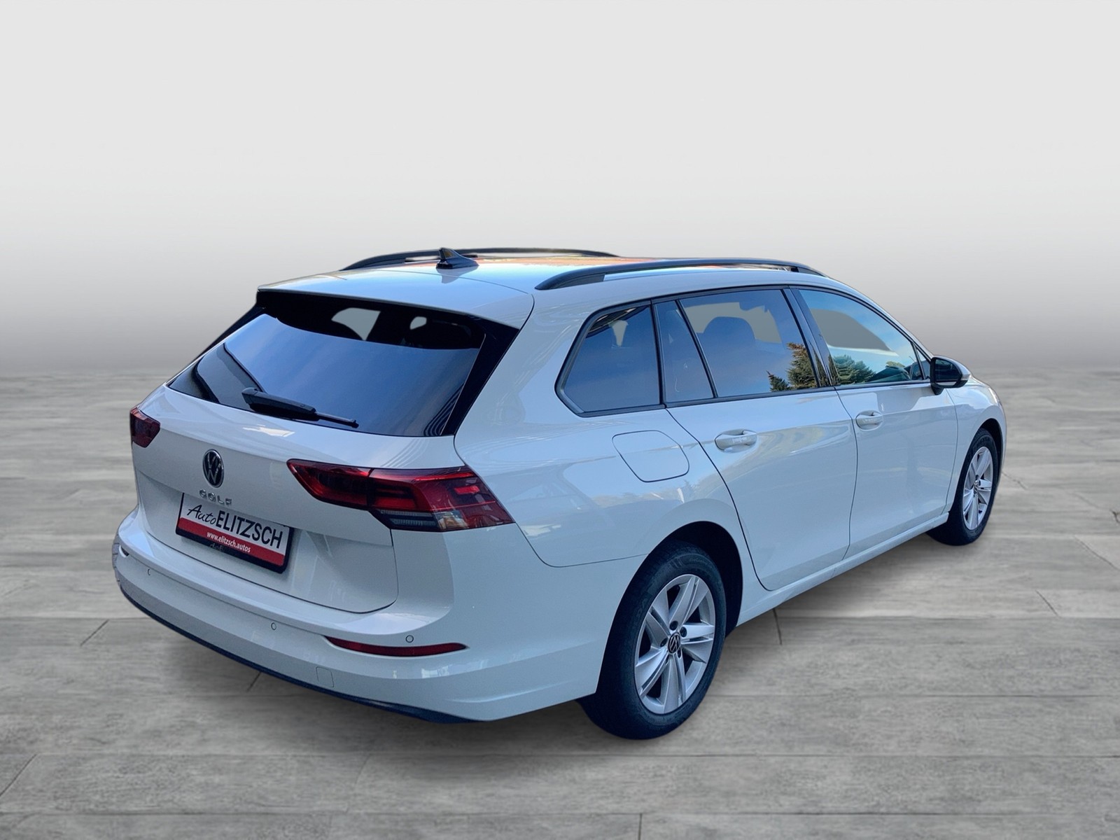 Fahrzeugabbildung Volkswagen Golf VIII Variant TDI Life DSG LED Navi ACC PDC