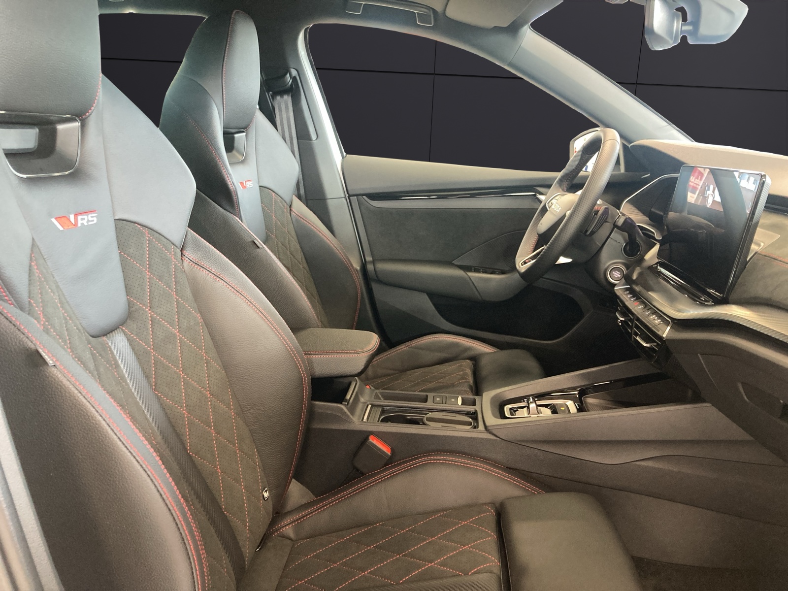 Fahrzeugabbildung SKODA Octavia Combi RS 2.0 TSI 195 kW DSG PANO AHZV DCC RS-LOUNGE