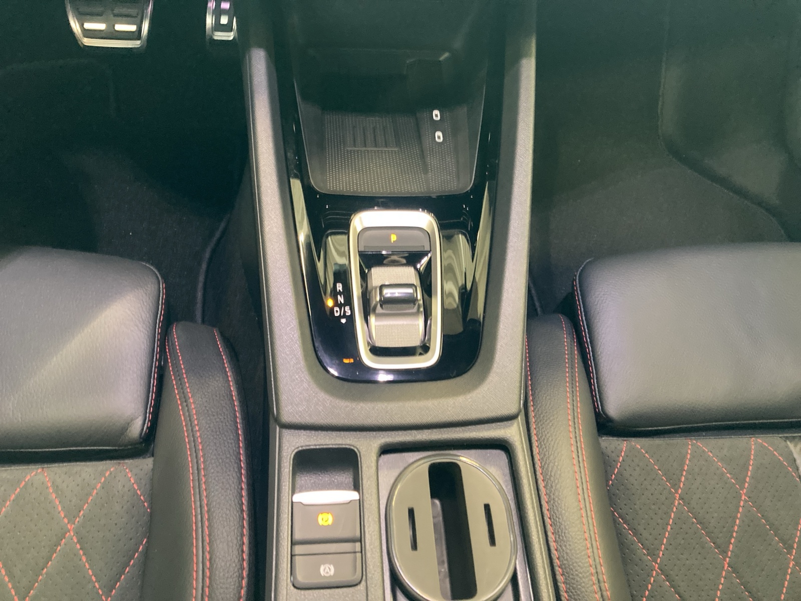 Fahrzeugabbildung SKODA Octavia Combi RS 2.0 TSI 195 kW DSG PANO AHZV DCC RS-LOUNGE