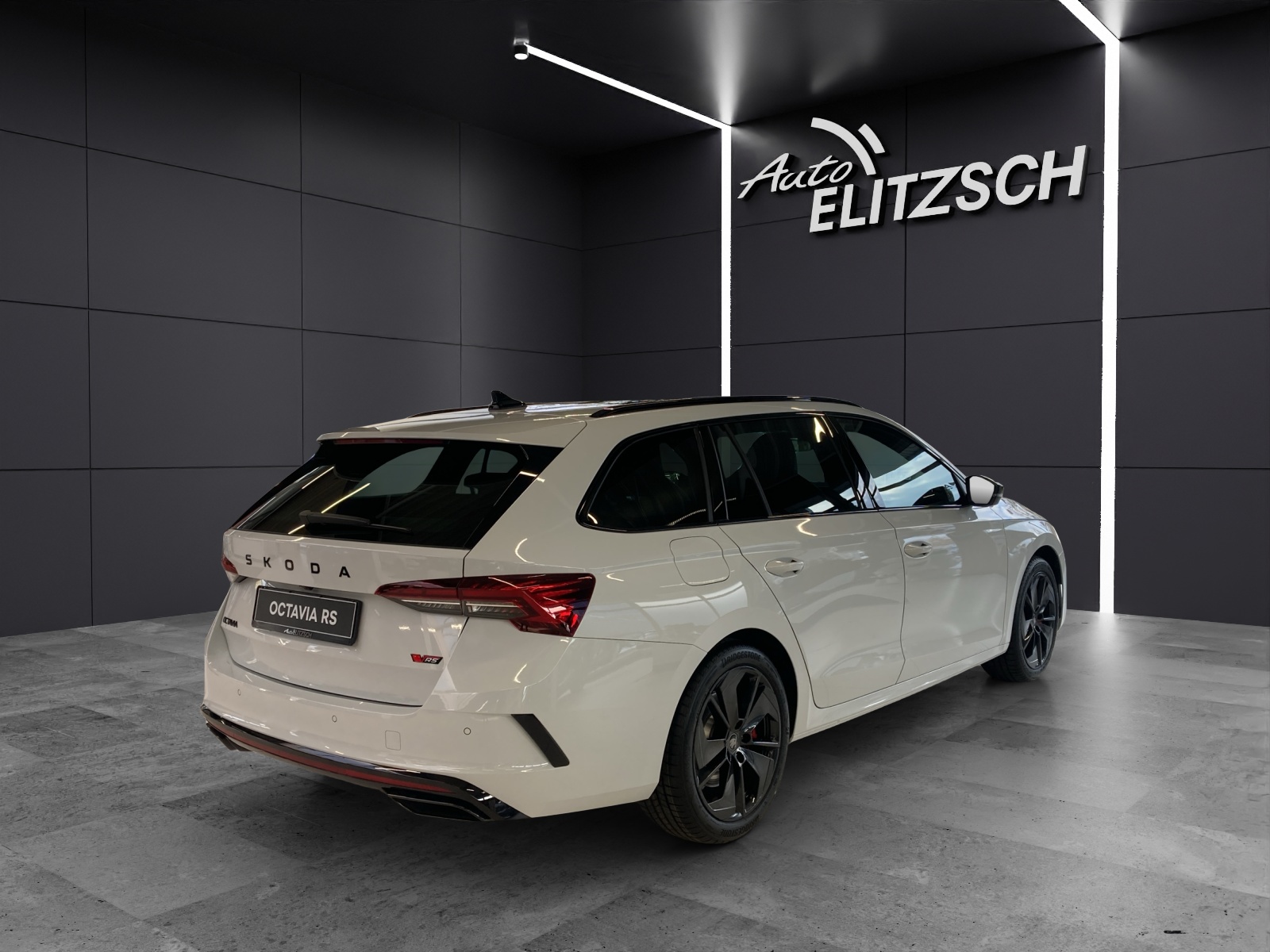 Fahrzeugabbildung SKODA Octavia Combi RS 2.0 TSI 195 kW DSG PANO AHZV DCC RS-LOUNGE